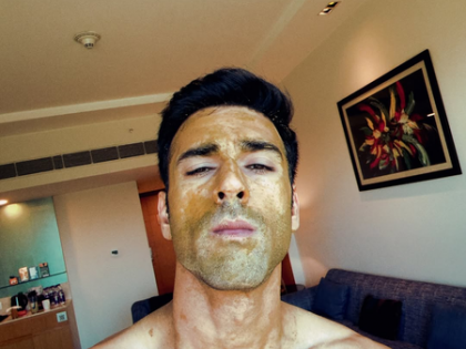 Pulkit Samrat 'marinates' his face with wife Kriti Kharbanda's nuskhe for glowing skin | Pulkit Samrat 'marinates' his face with wife Kriti Kharbanda's nuskhe for glowing skin