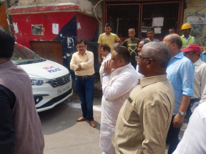 Delhi: MP Praveen Khandelwal fumes at encroachment by junk dealers near LNJP hospital | Delhi: MP Praveen Khandelwal fumes at encroachment by junk dealers near LNJP hospital