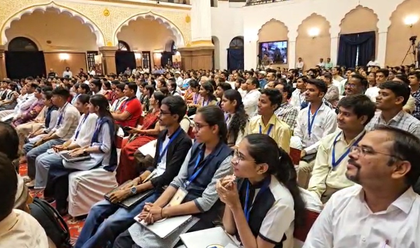 15 meritorious students receive laptops from MP CM, others to get Rs 25,000 via bank transfer | 15 meritorious students receive laptops from MP CM, others to get Rs 25,000 via bank transfer 15 meritorious students receive laptops from MP CM, others to get Rs 25,000 via bank transfer | 15 meritorious students receive laptops from MP CM, others to get Rs 25,000 via bank transfer