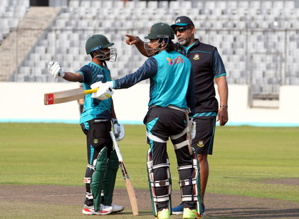 Phil Simmons leaves Sri Lanka tour for scheduled medical visit in London: Report | Phil Simmons leaves Sri Lanka tour for scheduled medical visit in London: Report Phil Simmons leaves Sri Lanka tour for scheduled medical visit in London: Report | Phil Simmons leaves Sri Lanka tour for scheduled medical visit in London: Report