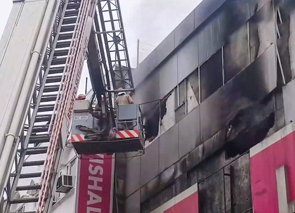 Delhi: Massive fire at Vishal Mega Mart in Karol Bagh claims two lives | Delhi: Massive fire at Vishal Mega Mart in Karol Bagh claims two lives Delhi: Massive fire at Vishal Mega Mart in Karol Bagh claims two lives | Delhi: Massive fire at Vishal Mega Mart in Karol Bagh claims two lives