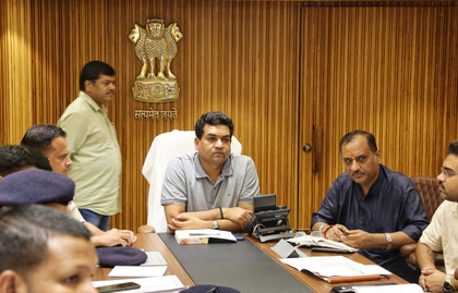 Delhi Minister Kapil Mishra chairs meeting on easing traffic congestion at Khajuri Chowk | Delhi Minister Kapil Mishra chairs meeting on easing traffic congestion at Khajuri Chowk