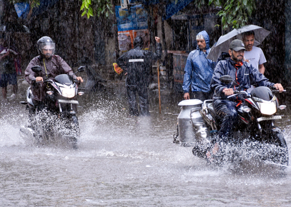 Heavy rain forecast in Gujarat, fishermen advised not to venture into sea till August 28 | Heavy rain forecast in Gujarat, fishermen advised not to venture into sea till August 28