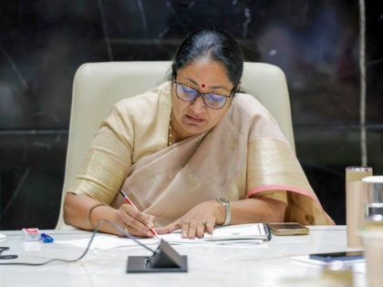 Two dead in Delhi building collapse; CM Gupta offers condolences | Two dead in Delhi building collapse; CM Gupta offers condolences Two dead in Delhi building collapse; CM Gupta offers condolences | Two dead in Delhi building collapse; CM Gupta offers condolences