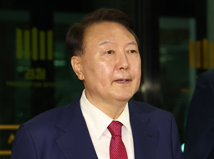 South Korean Court to hold arrest warrant hearing for ex-President Yoon on Wednesday | South Korean Court to hold arrest warrant hearing for ex-President Yoon on Wednesday South Korean Court to hold arrest warrant hearing for ex-President Yoon on Wednesday | South Korean Court to hold arrest warrant hearing for ex-President Yoon on Wednesday