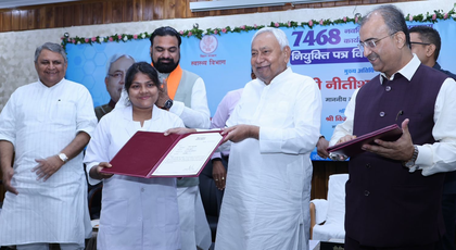 CM Nitish Kumar distributes appointment letters to 7,468 ANMs | CM Nitish Kumar distributes appointment letters to 7,468 ANMs CM Nitish Kumar distributes appointment letters to 7,468 ANMs | CM Nitish Kumar distributes appointment letters to 7,468 ANMs