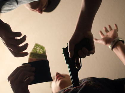 Robbery at cold drink godown in Keshav Puram, masked men flee with Rs 2.5 to 3 lakh | Robbery at cold drink godown in Keshav Puram, masked men flee with Rs 2.5 to 3 lakh Robbery at cold drink godown in Keshav Puram, masked men flee with Rs 2.5 to 3 lakh | Robbery at cold drink godown in Keshav Puram, masked men flee with Rs 2.5 to 3 lakh