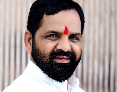 Maha govt to decide on banning artificial flowers: Minister | Maha govt to decide on banning artificial flowers: Minister