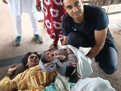 Major Rohit Bachwala gets Chief of Army Staff Commendation Card for helping woman deliver baby at rly stn | Major Rohit Bachwala gets Chief of Army Staff Commendation Card for helping woman deliver baby at rly stn Major Rohit Bachwala gets Chief of Army Staff Commendation Card for helping woman deliver baby at rly stn | Major Rohit Bachwala gets Chief of Army Staff Commendation Card for helping woman deliver baby at rly stn