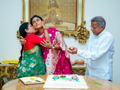 YS Jagan, Sharmila pay tributes to father YSR | YS Jagan, Sharmila pay tributes to father YSR YS Jagan, Sharmila pay tributes to father YSR | YS Jagan, Sharmila pay tributes to father YSR