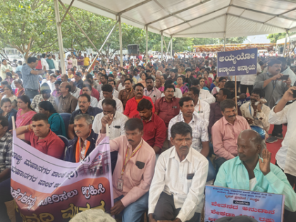 Civic staffers, officers of 10 municipalities go on mass leave, stage protest against K'taka govt | Civic staffers, officers of 10 municipalities go on mass leave, stage protest against K'taka govt