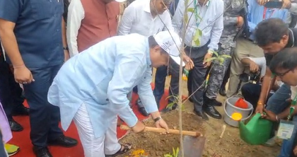 Nitin Gadkari champions ‘Ek Ped Maa Ke Naam 2.0’ tree plantation drive in Greater Noida | Nitin Gadkari champions ‘Ek Ped Maa Ke Naam 2.0’ tree plantation drive in Greater Noida Nitin Gadkari champions ‘Ek Ped Maa Ke Naam 2.0’ tree plantation drive in Greater Noida | Nitin Gadkari champions ‘Ek Ped Maa Ke Naam 2.0’ tree plantation drive in Greater Noida