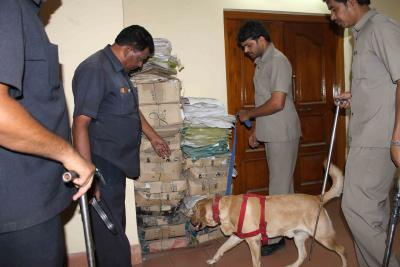 Bomb threats at four places in Hyderabad, searches on | Bomb threats at four places in Hyderabad, searches on