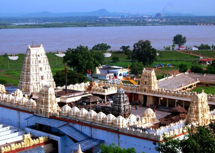 Telangana: Bhadrachalam temple EO injured in attack by land encroachers | Telangana: Bhadrachalam temple EO injured in attack by land encroachers Telangana: Bhadrachalam temple EO injured in attack by land encroachers | Telangana: Bhadrachalam temple EO injured in attack by land encroachers