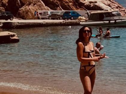 Kareena Kapoor Khan shows how it’s done, shares beach pictures from her vacation | Kareena Kapoor Khan shows how it’s done, shares beach pictures from her vacation