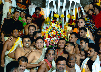 Odisha: 'Niladri Bije' ritual begins at Puri marking end of annual chariot festival | Odisha: 'Niladri Bije' ritual begins at Puri marking end of annual chariot festival Odisha: 'Niladri Bije' ritual begins at Puri marking end of annual chariot festival | Odisha: 'Niladri Bije' ritual begins at Puri marking end of annual chariot festival