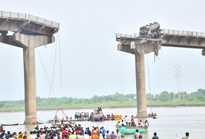 Vadodara: Search on for 3 people missing after Gambhira bridge collapse; death toll 15 | Vadodara: Search on for 3 people missing after Gambhira bridge collapse; death toll 15 Vadodara: Search on for 3 people missing after Gambhira bridge collapse; death toll 15 | Vadodara: Search on for 3 people missing after Gambhira bridge collapse; death toll 15