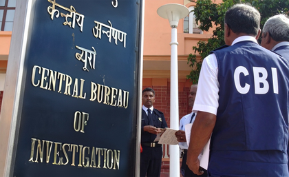 CBI nabs Delhi Police ASI while accepting Rs 35,000 bribe | CBI nabs Delhi Police ASI while accepting Rs 35,000 bribe CBI nabs Delhi Police ASI while accepting Rs 35,000 bribe | CBI nabs Delhi Police ASI while accepting Rs 35,000 bribe