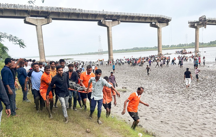 Survivors recall horror as Gambhira-Mujpur bridge collapses in Gujarat’s Vadodara | Survivors recall horror as Gambhira-Mujpur bridge collapses in Gujarat’s Vadodara