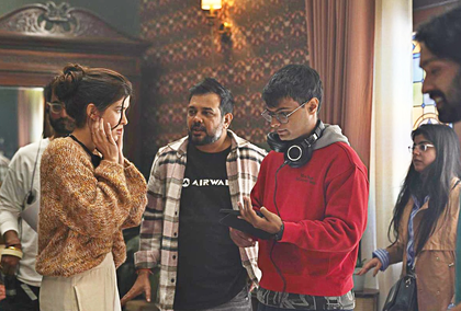 Director Santosh Singh defends pairing Vikrant Massey & Shanaya Kapoor in 'Aankhon Ki Gustakhiyan' | Director Santosh Singh defends pairing Vikrant Massey & Shanaya Kapoor in 'Aankhon Ki Gustakhiyan' Director Santosh Singh defends pairing Vikrant Massey & Shanaya Kapoor in 'Aankhon Ki Gustakhiyan' | Director Santosh Singh defends pairing Vikrant Massey & Shanaya Kapoor in 'Aankhon Ki Gustakhiyan'