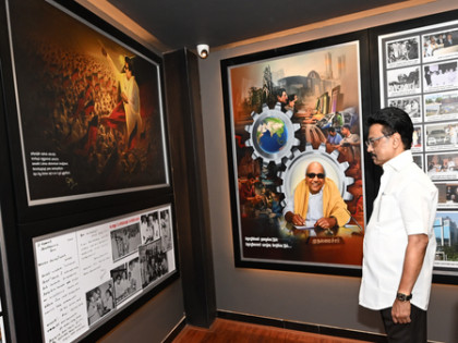 MK Stalin leads grand roadshow in Tiruvarur, unveils Karunanidhi statue | MK Stalin leads grand roadshow in Tiruvarur, unveils Karunanidhi statue MK Stalin leads grand roadshow in Tiruvarur, unveils Karunanidhi statue | MK Stalin leads grand roadshow in Tiruvarur, unveils Karunanidhi statue