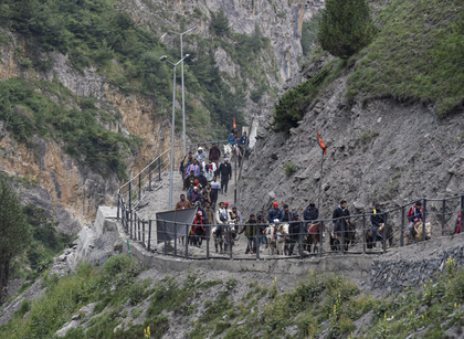 Amarnath Yatra: Over 2.20 lakh devotees have darshan in 12 days | Amarnath Yatra: Over 2.20 lakh devotees have darshan in 12 days Amarnath Yatra: Over 2.20 lakh devotees have darshan in 12 days | Amarnath Yatra: Over 2.20 lakh devotees have darshan in 12 days