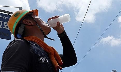 Number of heat-related patients in South Korea surges at record pace amid extreme heat wave | Number of heat-related patients in South Korea surges at record pace amid extreme heat wave Number of heat-related patients in South Korea surges at record pace amid extreme heat wave | Number of heat-related patients in South Korea surges at record pace amid extreme heat wave