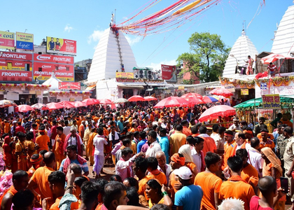 World-famous Shravani Mela begins in Deoghar, lakhs of Kanwariyas embark on 108 km pilgrimage | World-famous Shravani Mela begins in Deoghar, lakhs of Kanwariyas embark on 108 km pilgrimage World-famous Shravani Mela begins in Deoghar, lakhs of Kanwariyas embark on 108 km pilgrimage | World-famous Shravani Mela begins in Deoghar, lakhs of Kanwariyas embark on 108 km pilgrimage