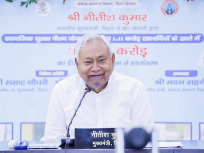 CM Nitish Kumar's 125 units free electricity scheme stirs political row in Bihar | CM Nitish Kumar's 125 units free electricity scheme stirs political row in Bihar