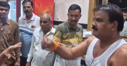 Sena MLA has sharper sense of smell, taunts Saamana slamming assault on canteen worker | Sena MLA has sharper sense of smell, taunts Saamana slamming assault on canteen worker Sena MLA has sharper sense of smell, taunts Saamana slamming assault on canteen worker | Sena MLA has sharper sense of smell, taunts Saamana slamming assault on canteen worker