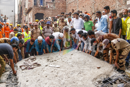 Delhi building collapse: Two more rescued from debris, operations continue | Delhi building collapse: Two more rescued from debris, operations continue Delhi building collapse: Two more rescued from debris, operations continue | Delhi building collapse: Two more rescued from debris, operations continue