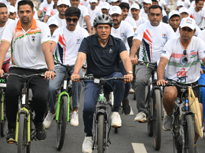 Mansukh Mandaviya leads nationwide Fit India Sundays on Cycle from Gandhinagar, interacts with youth women’s handball team | Mansukh Mandaviya leads nationwide Fit India Sundays on Cycle from Gandhinagar, interacts with youth women’s handball team Mansukh Mandaviya leads nationwide Fit India Sundays on Cycle from Gandhinagar, interacts with youth women’s handball team | Mansukh Mandaviya leads nationwide Fit India Sundays on Cycle from Gandhinagar, interacts with youth women’s handball team