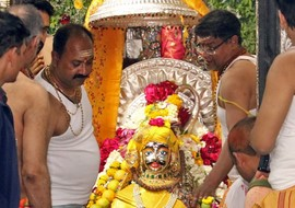 Devotion marks first Monday of Sawan as thousands pray in Ujjain, Haridwar temples | Devotion marks first Monday of Sawan as thousands pray in Ujjain, Haridwar temples Devotion marks first Monday of Sawan as thousands pray in Ujjain, Haridwar temples | Devotion marks first Monday of Sawan as thousands pray in Ujjain, Haridwar temples