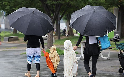 South Korea to witness heat wave-easing rain until Tuesday | South Korea to witness heat wave-easing rain until Tuesday South Korea to witness heat wave-easing rain until Tuesday | South Korea to witness heat wave-easing rain until Tuesday