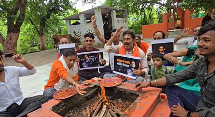 Varanasi residents perform yagya-havan for astronaut Shubhanshu Shukla’s safe return from space | Varanasi residents perform yagya-havan for astronaut Shubhanshu Shukla’s safe return from space Varanasi residents perform yagya-havan for astronaut Shubhanshu Shukla’s safe return from space | Varanasi residents perform yagya-havan for astronaut Shubhanshu Shukla’s safe return from space