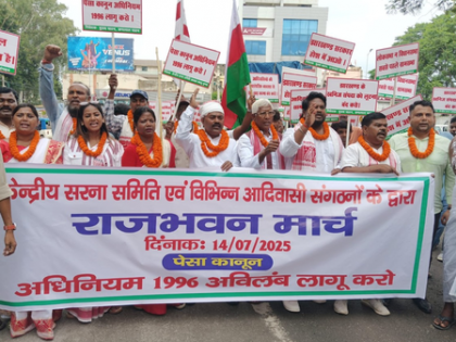 Tribal organisations march to Raj Bhavan, demand implementation of PESA Act in Jharkhand | Tribal organisations march to Raj Bhavan, demand implementation of PESA Act in Jharkhand Tribal organisations march to Raj Bhavan, demand implementation of PESA Act in Jharkhand | Tribal organisations march to Raj Bhavan, demand implementation of PESA Act in Jharkhand