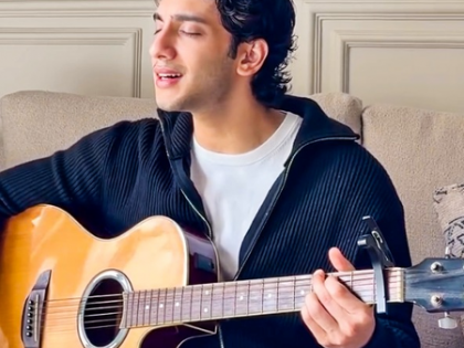 Vedang Raina drops his beautiful version of the 'Jashn-E-Bahaaraa' track from Jodhaa Akbar | Vedang Raina drops his beautiful version of the 'Jashn-E-Bahaaraa' track from Jodhaa Akbar Vedang Raina drops his beautiful version of the 'Jashn-E-Bahaaraa' track from Jodhaa Akbar | Vedang Raina drops his beautiful version of the 'Jashn-E-Bahaaraa' track from Jodhaa Akbar