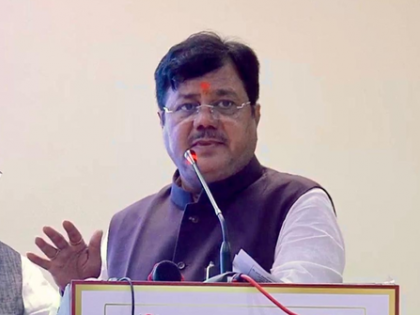 Maha: Panel submits proposals to CM Fadnavis to boost redevelopment of housing societies | Maha: Panel submits proposals to CM Fadnavis to boost redevelopment of housing societies Maha: Panel submits proposals to CM Fadnavis to boost redevelopment of housing societies | Maha: Panel submits proposals to CM Fadnavis to boost redevelopment of housing societies