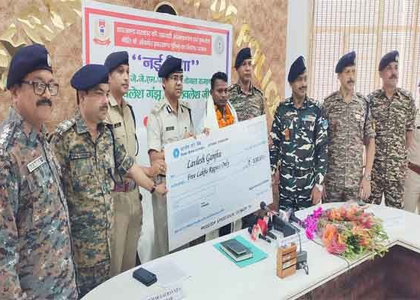 Top Maoist carrying Rs 5 lakh reward surrenders in Jharkhand’s Latehar | Top Maoist carrying Rs 5 lakh reward surrenders in Jharkhand’s Latehar Top Maoist carrying Rs 5 lakh reward surrenders in Jharkhand’s Latehar | Top Maoist carrying Rs 5 lakh reward surrenders in Jharkhand’s Latehar