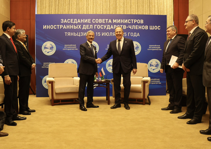 EAM Jaishankar meets Foreign Ministers of Russia and Iran in China's Tianjin | EAM Jaishankar meets Foreign Ministers of Russia and Iran in China's Tianjin EAM Jaishankar meets Foreign Ministers of Russia and Iran in China's Tianjin | EAM Jaishankar meets Foreign Ministers of Russia and Iran in China's Tianjin