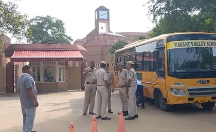 For third consecutive day, more Delhi schools receive bomb threats | For third consecutive day, more Delhi schools receive bomb threats For third consecutive day, more Delhi schools receive bomb threats | For third consecutive day, more Delhi schools receive bomb threats