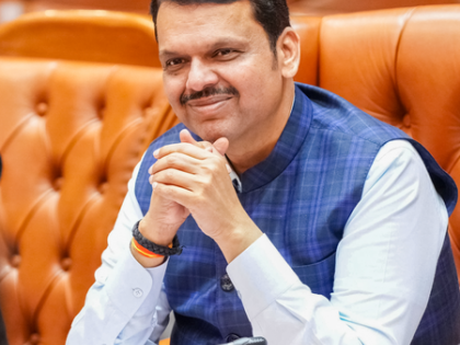 Maha CM offers Uddhav Thackeray to join MahaYuti govt | Maha CM offers Uddhav Thackeray to join MahaYuti govt Maha CM offers Uddhav Thackeray to join MahaYuti govt | Maha CM offers Uddhav Thackeray to join MahaYuti govt