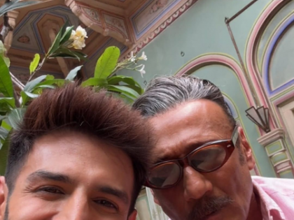 Kartik Aaryan and Jackie Shroff video call Subhash Ghai during their stay in Nawalgarh | Kartik Aaryan and Jackie Shroff video call Subhash Ghai during their stay in Nawalgarh Kartik Aaryan and Jackie Shroff video call Subhash Ghai during their stay in Nawalgarh | Kartik Aaryan and Jackie Shroff video call Subhash Ghai during their stay in Nawalgarh