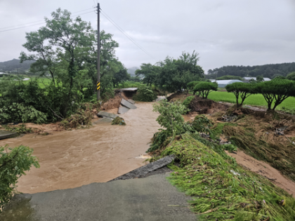 Torrential rains hit several parts of South Korea; residents evacuated | Torrential rains hit several parts of South Korea; residents evacuated Torrential rains hit several parts of South Korea; residents evacuated | Torrential rains hit several parts of South Korea; residents evacuated