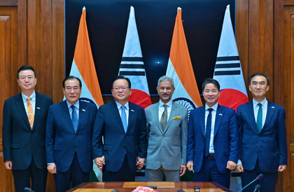 Special envoys of South Korean President call on EAM Jaishankar in New Delhi | Special envoys of South Korean President call on EAM Jaishankar in New Delhi Special envoys of South Korean President call on EAM Jaishankar in New Delhi | Special envoys of South Korean President call on EAM Jaishankar in New Delhi