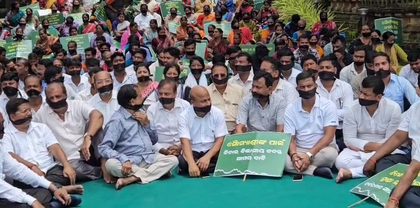 BJD holds silent protest, demands justice for FM College student | BJD holds silent protest, demands justice for FM College student