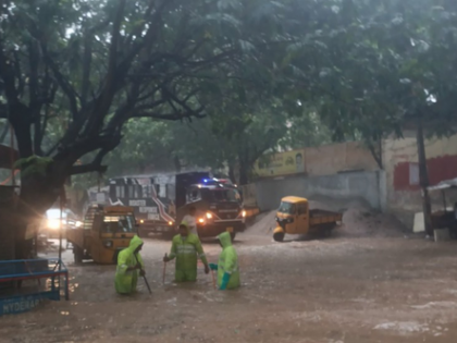 Heavy rain in Hyderabad hits normal life | Heavy rain in Hyderabad hits normal life