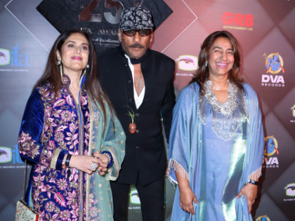 'Hero' Jackie Shroff meets his leading lady Meenakshi Seshadri, adds a romantic touch to the moment | 'Hero' Jackie Shroff meets his leading lady Meenakshi Seshadri, adds a romantic touch to the moment
