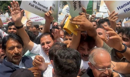 J&K Police foil Congress' march for statehood restoration in Srinagar | J&K Police foil Congress' march for statehood restoration in Srinagar