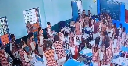 Students, teacher escape as plaster falls off ceiling in Bhopal school | Students, teacher escape as plaster falls off ceiling in Bhopal school Students, teacher escape as plaster falls off ceiling in Bhopal school | Students, teacher escape as plaster falls off ceiling in Bhopal school